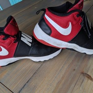 Boys Nike d hustle 8shoes